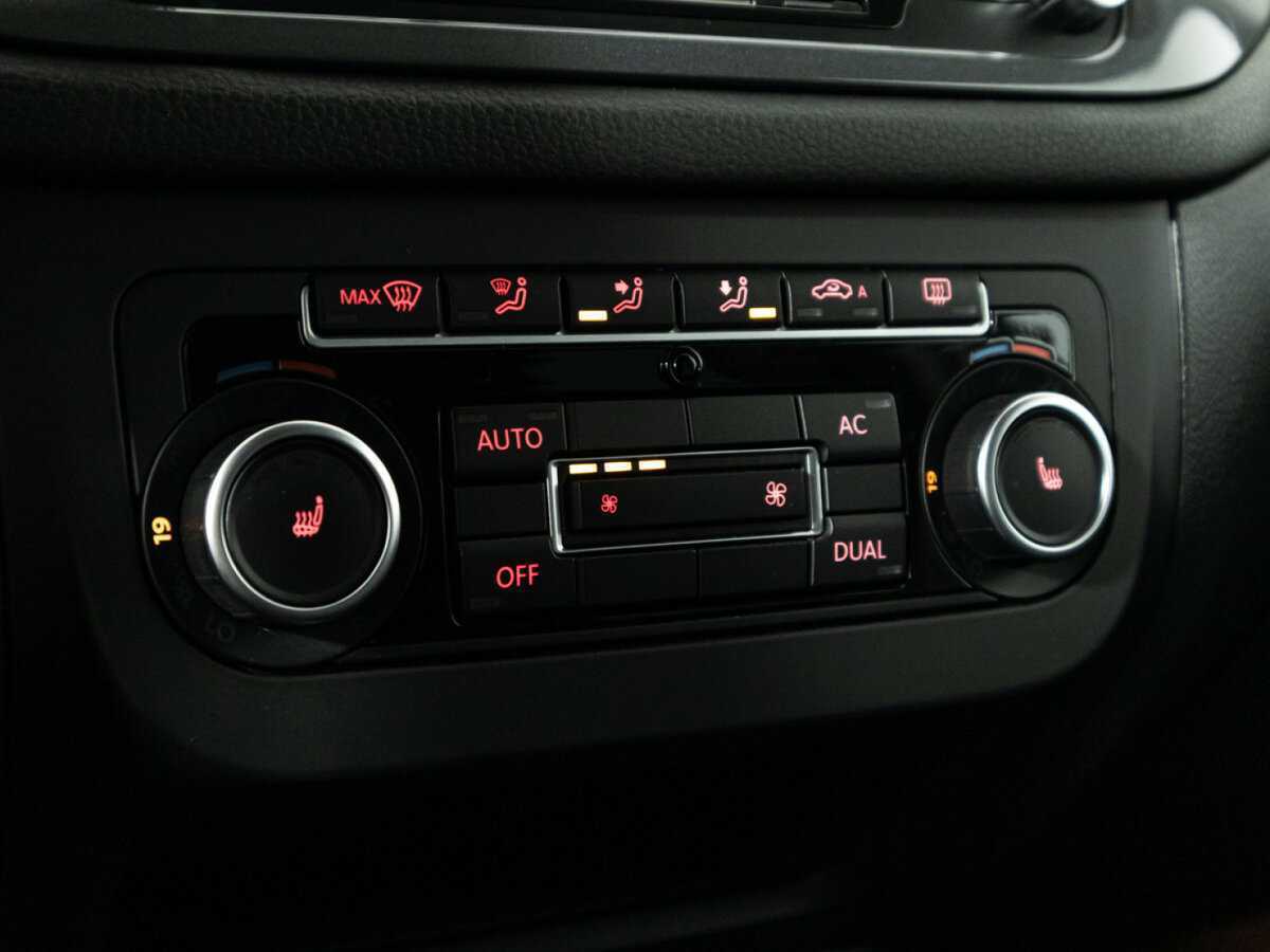 Volkswagen Tiguan, 2011 Фото №16