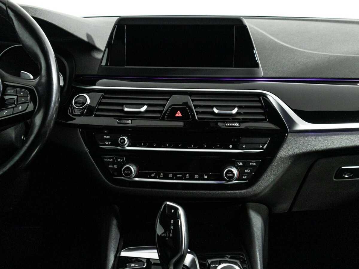 BMW 5 серии 520i, 2018 Фото №14