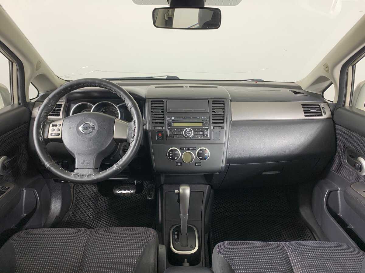 Nissan Tiida, 2010 Фото №13