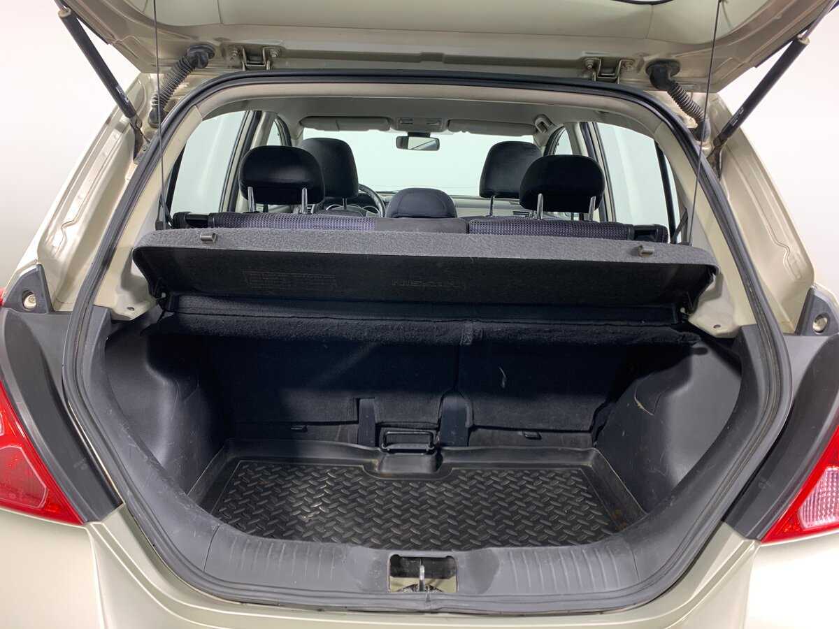 Nissan Tiida, 2010 Фото №20