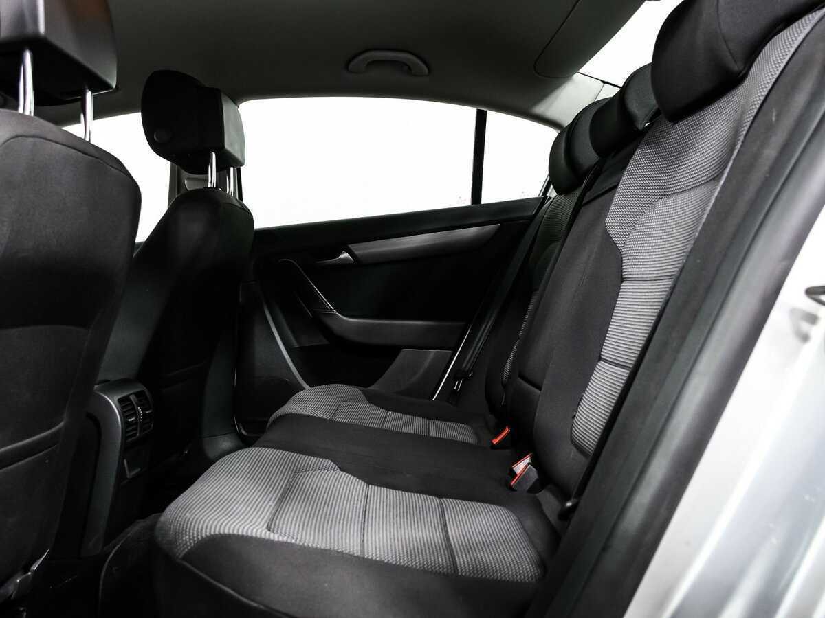 Volkswagen Passat, 2011 Фото №13