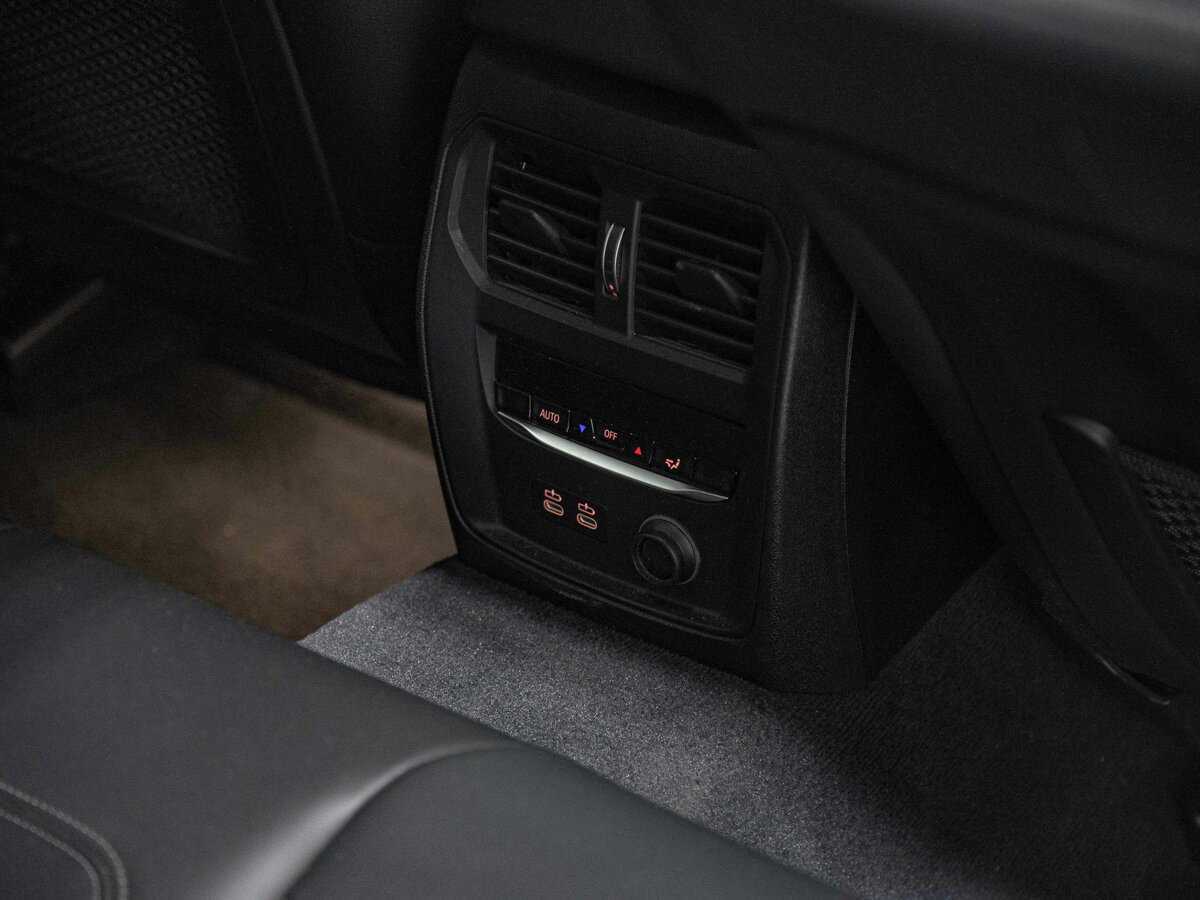 BMW 3 серии 320d xDrive, 2019 Фото №17