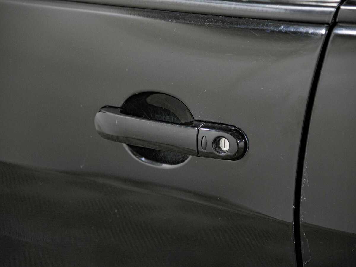 Nissan Tiida, 2010 Фото №18