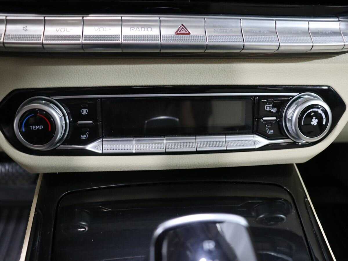 FAW Bestune T77, 2023 Фото №20