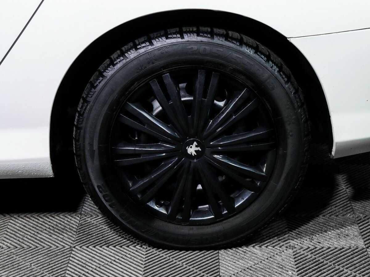 Peugeot 308, 2010 Фото №12