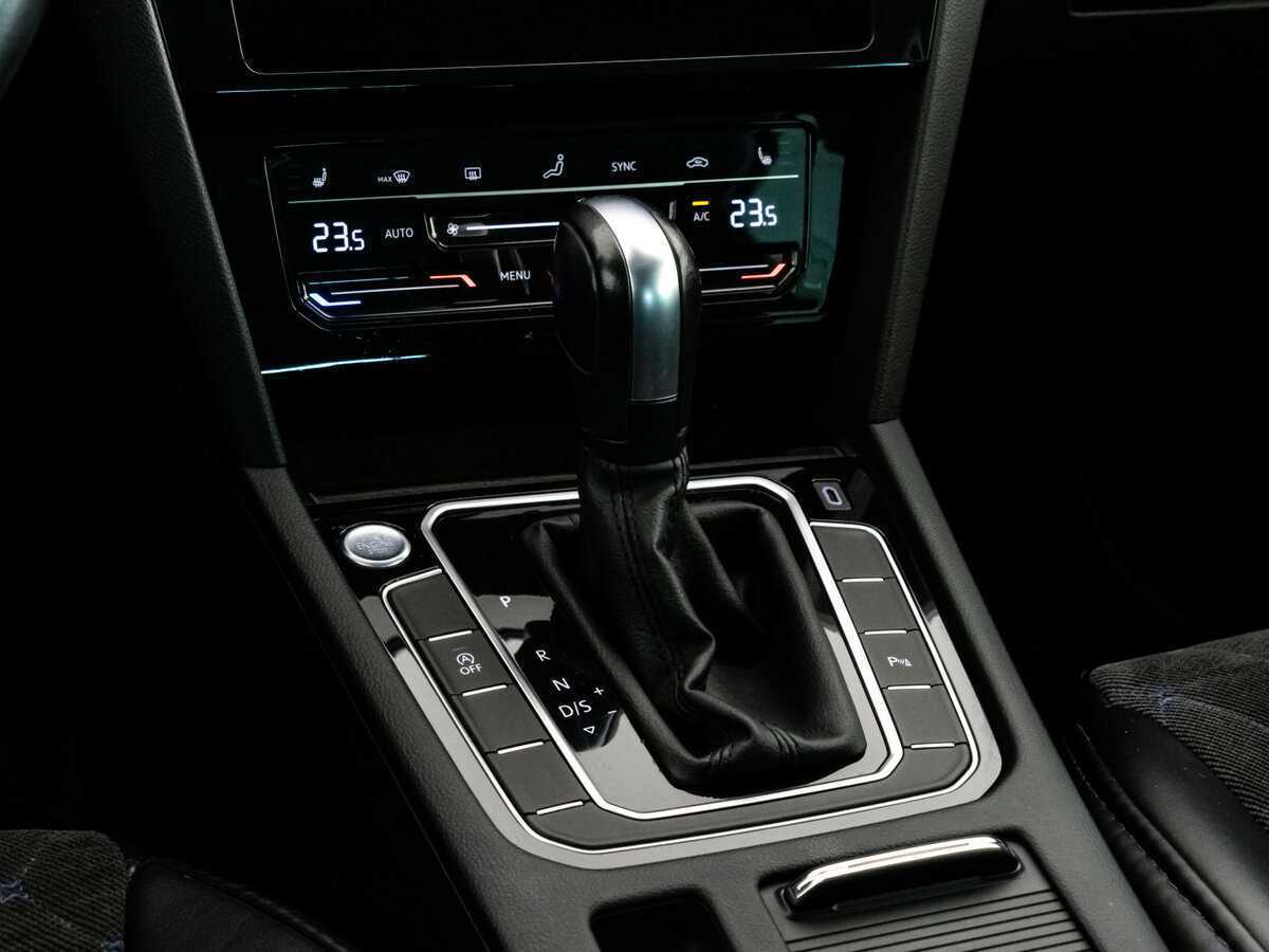 Volkswagen Passat, 2020 Фото №13