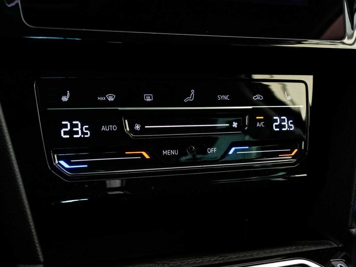 Volkswagen Passat, 2020 Фото №17