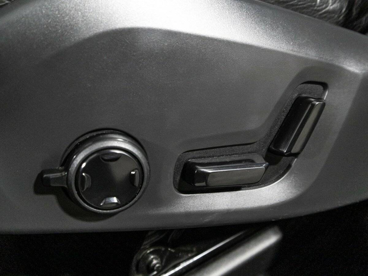 Volvo XC60, 2020 Фото №17