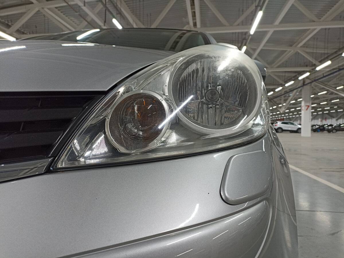 Nissan Note, 2010 Фото №17