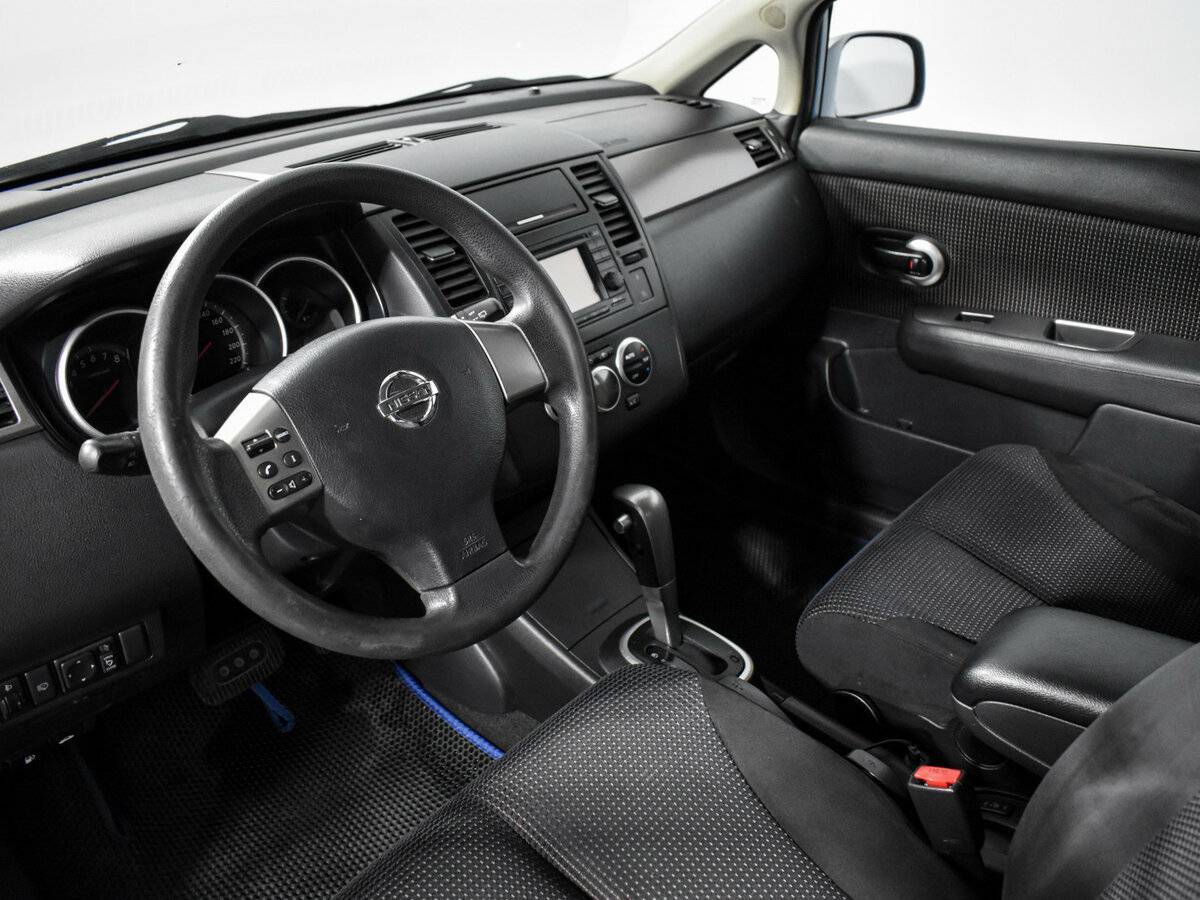 Nissan Tiida, 2010 Фото №9