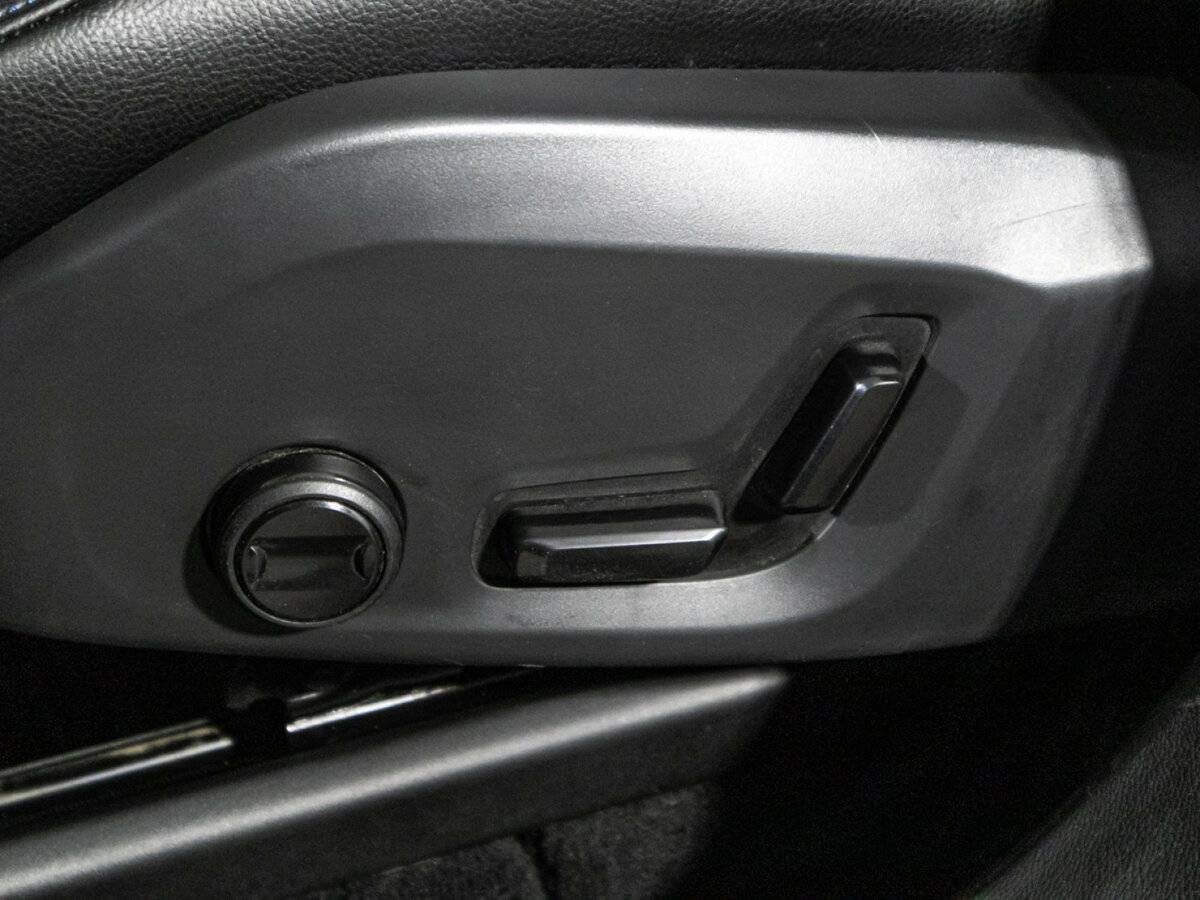 Volvo XC60, 2019 Фото №16