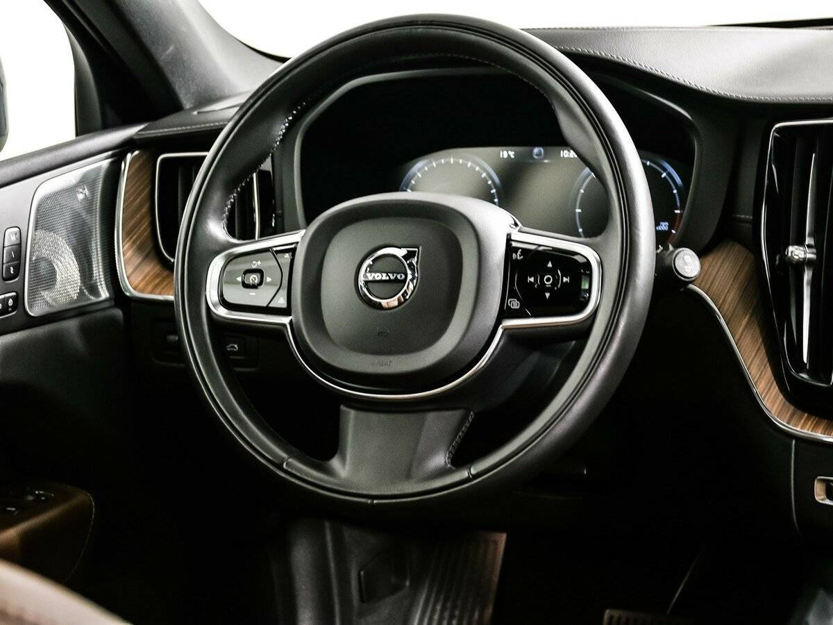 Volvo XC60, 2021 Фото №16