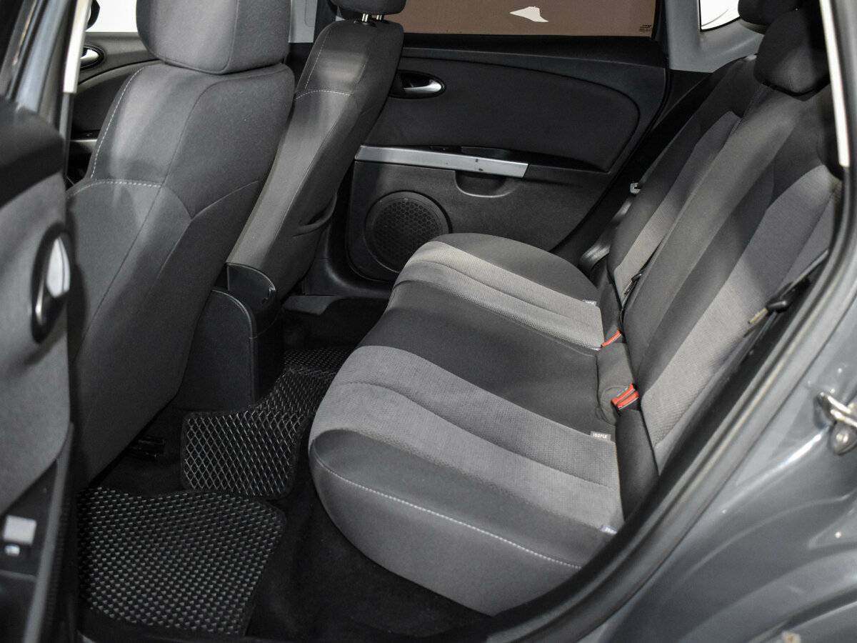 SEAT Leon, 2010 Фото №11