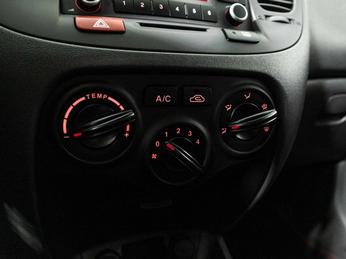 Kia Rio, 2010 Фото №15