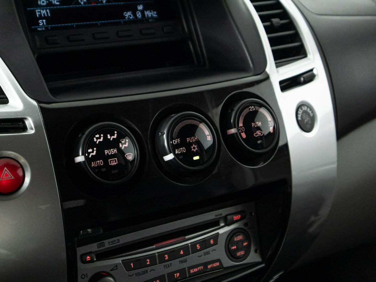 Mitsubishi Pajero Sport, 2011 Фото №18