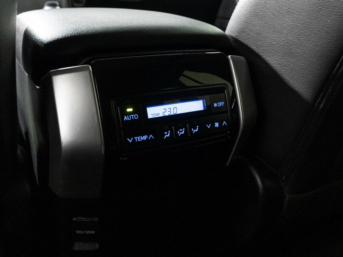 Toyota Land Cruiser Prado, 2019 Фото №25