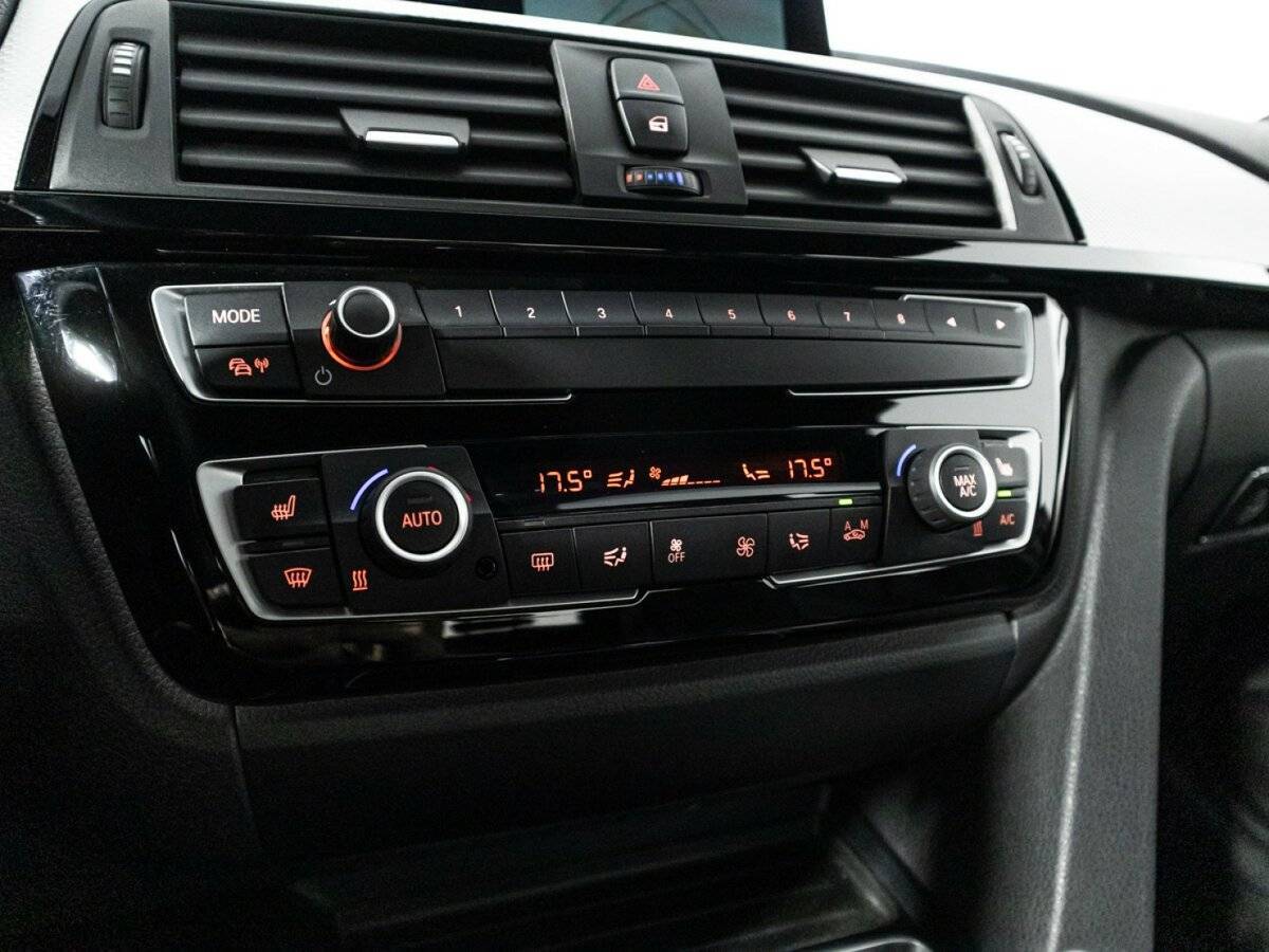 BMW 3 серии 320i xDrive, 2018 Фото №16