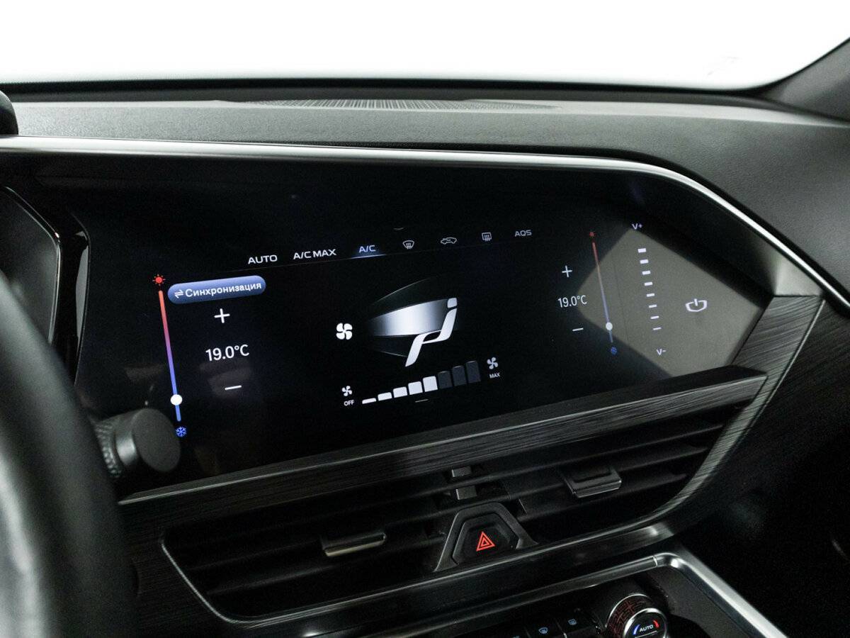 Geely Tugella, 2022 Фото №20