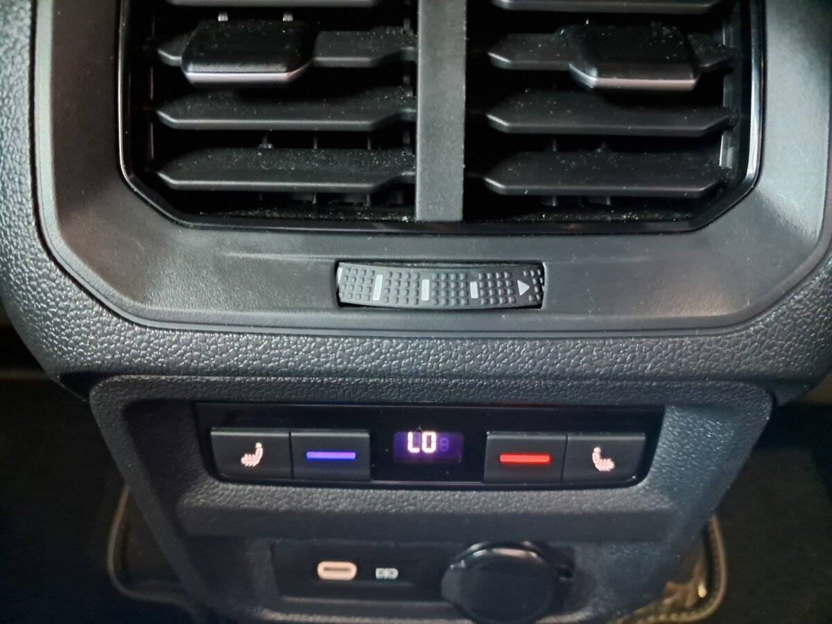 Volkswagen Tiguan, 2021 Фото №24