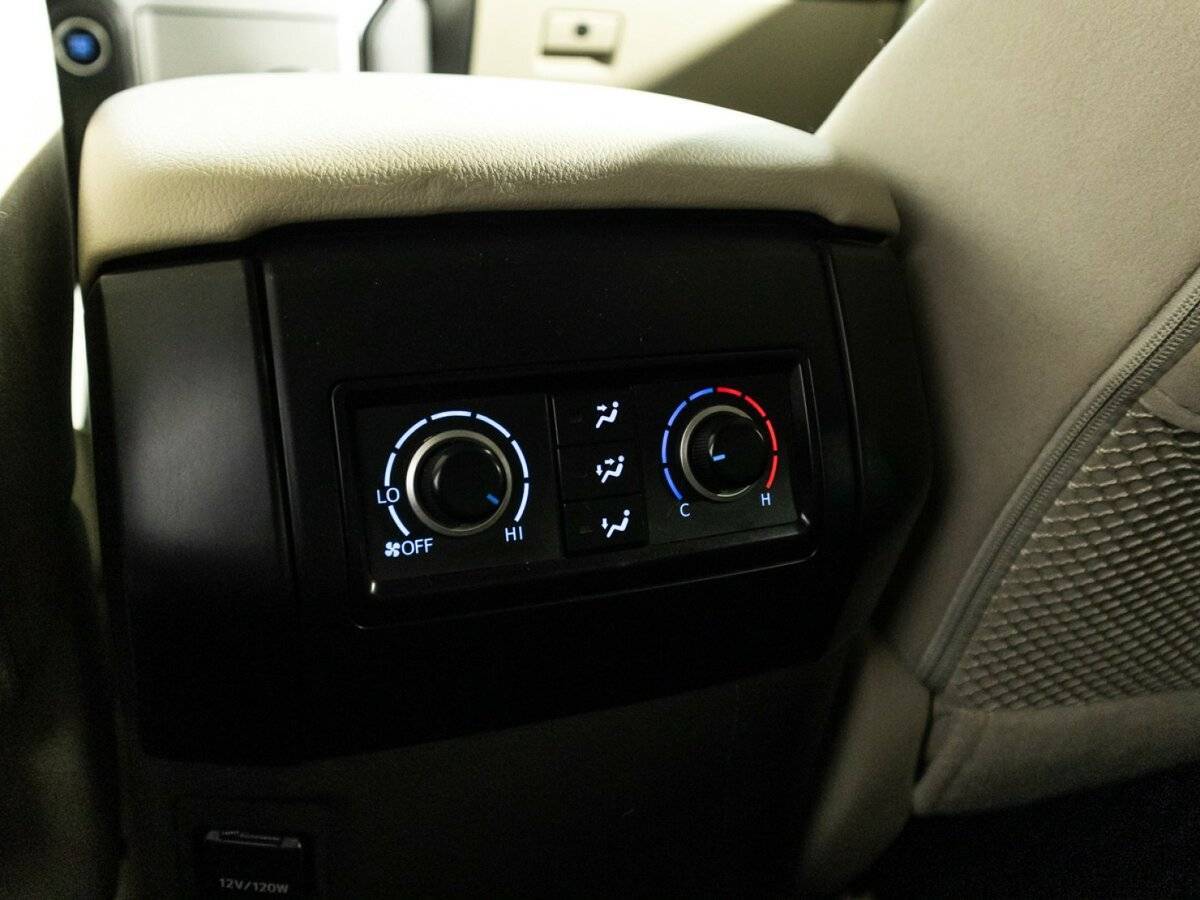 Toyota Land Cruiser Prado, 2022 Фото №22