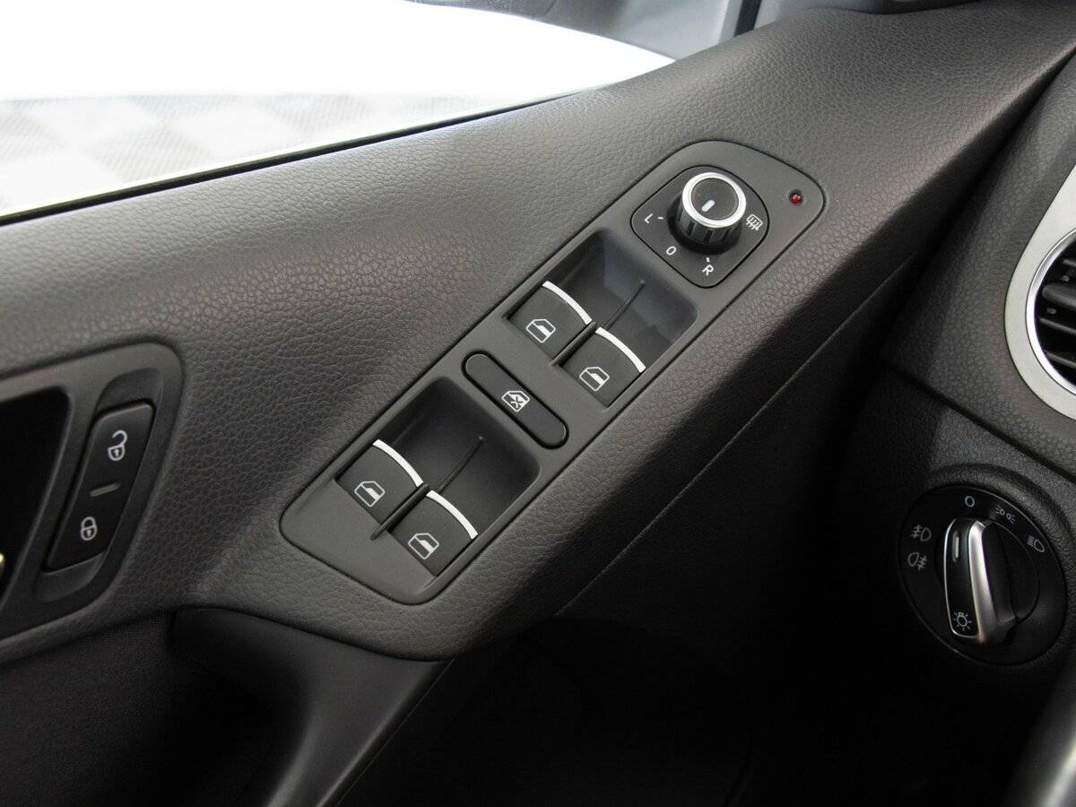 Volkswagen Tiguan I, 2010 Фото №16