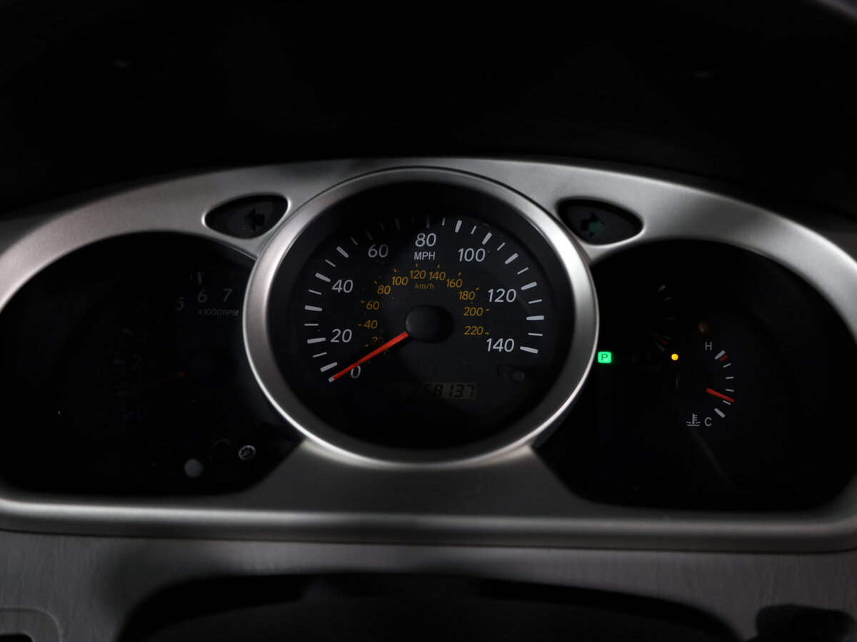 Toyota Highlander I (U20) Рестайлинг, 2003 Фото №15