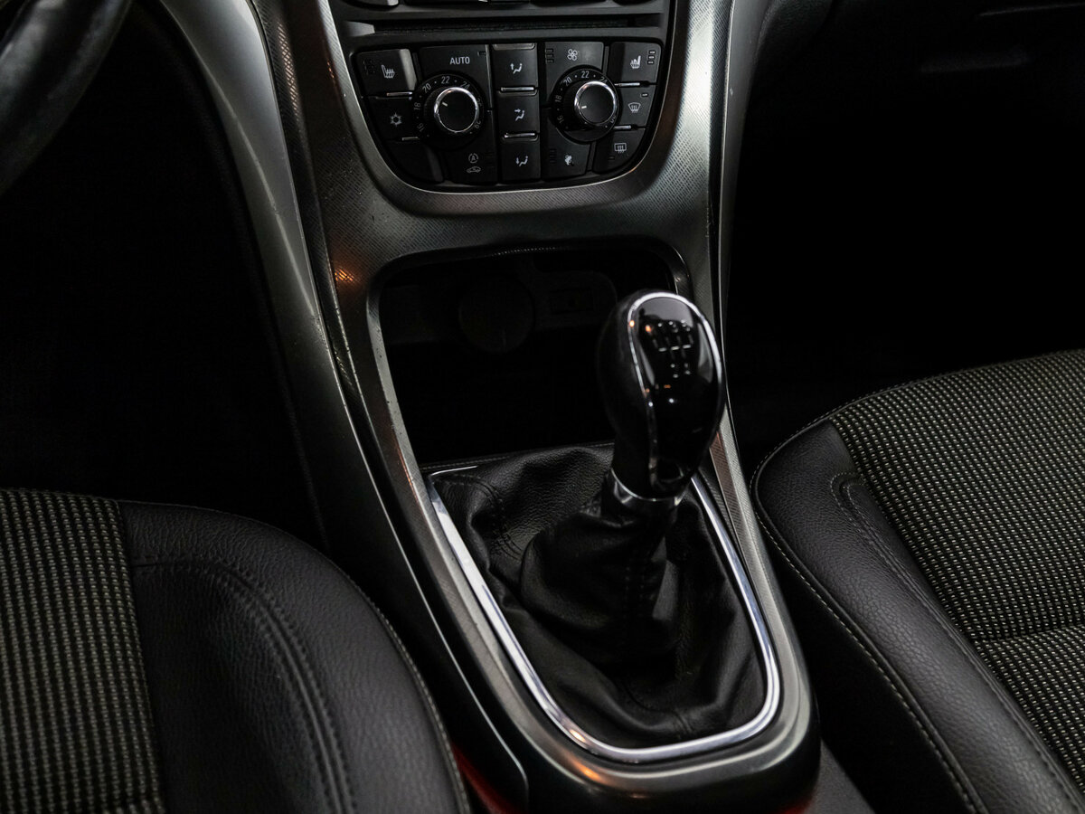 Opel Astra J, 2010 Фото №10