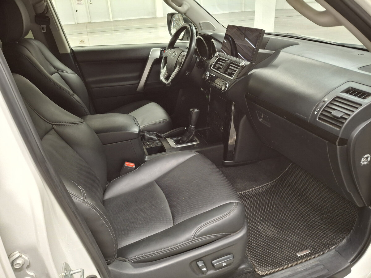 Toyota Land Cruiser Prado 150 Series Рестайлинг 1, 2014 Фото №8