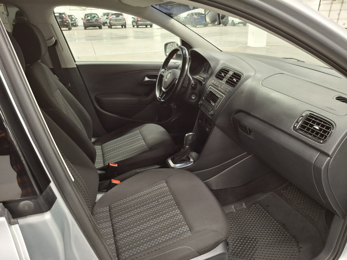 Volkswagen Polo V Рестайлинг, 2016 Фото №11