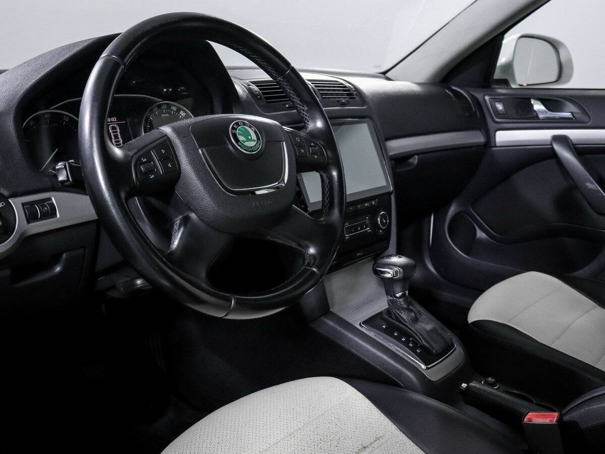 Skoda Octavia DSG7 II (A5) Рестайлинг, 2011 Фото №11