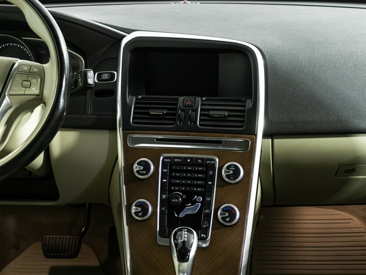 Volvo XC60 I Рестайлинг, 2016 Фото №13