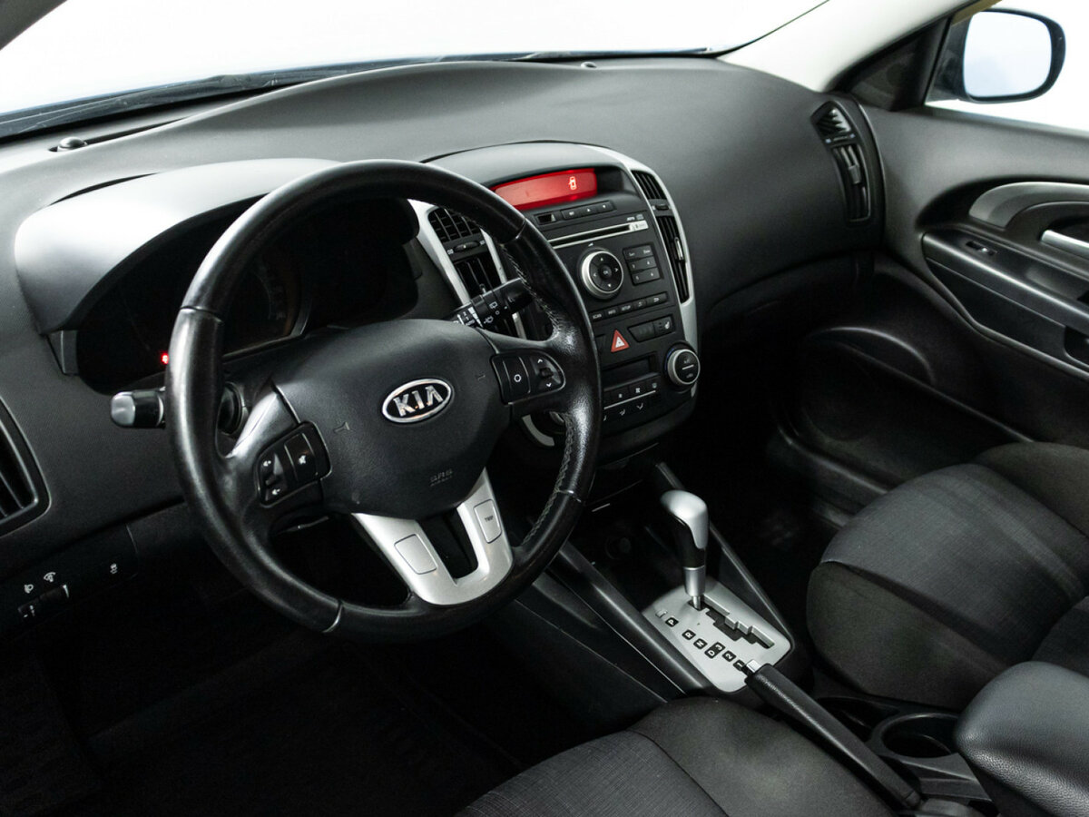 Kia Ceed I Рестайлинг, 2010 Фото №11