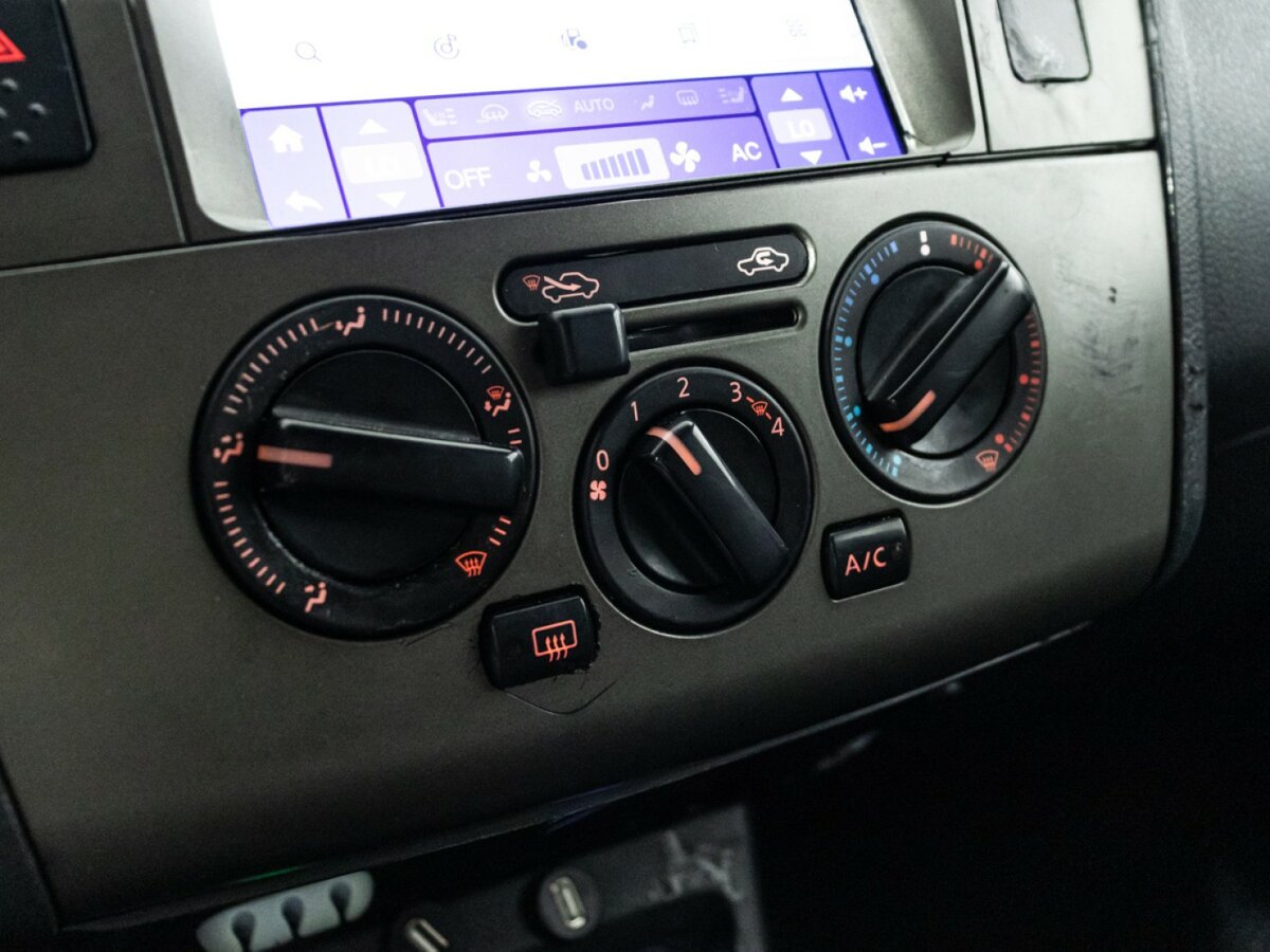 Nissan Tiida I Рестайлинг, 2010 Фото №17