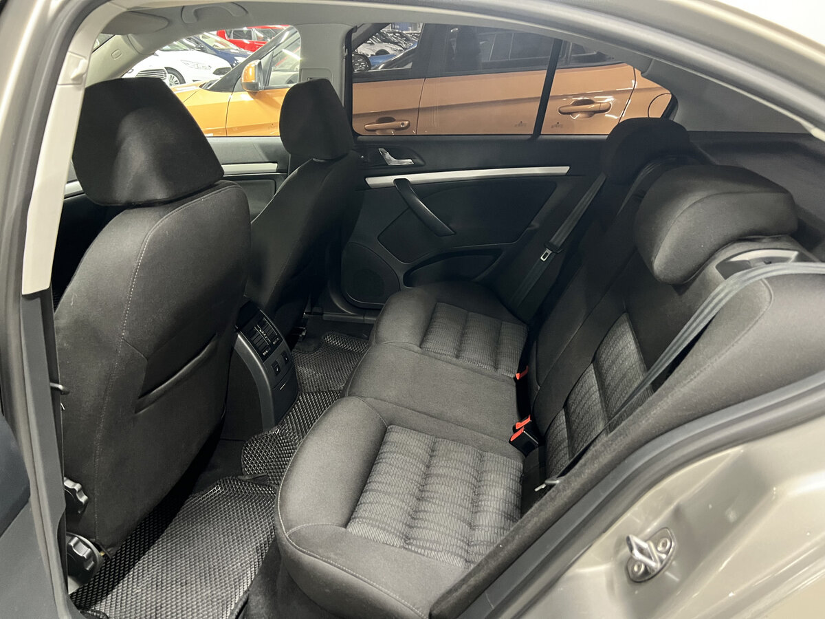 Skoda Octavia II (A5) Рестайлинг, 2011 Фото №12