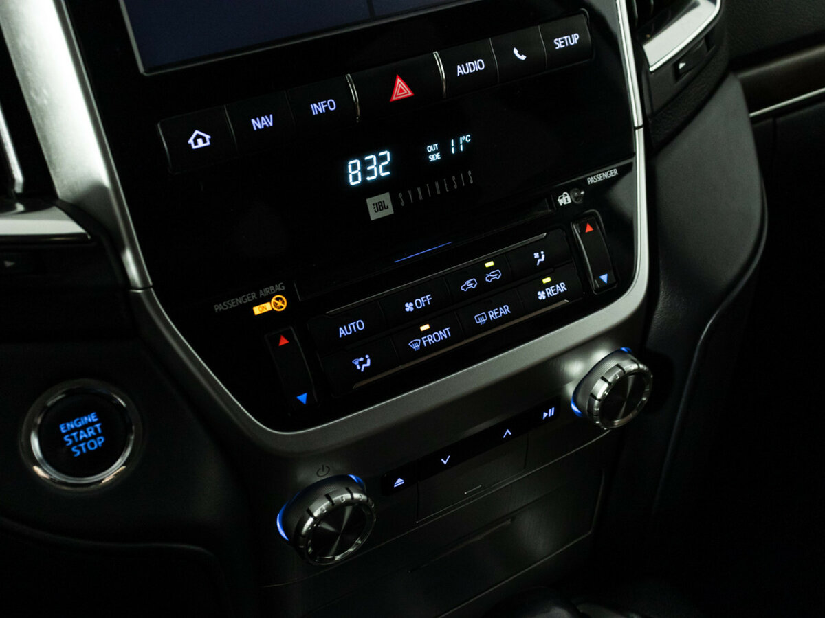 Toyota Land Cruiser 200 Series Рестайлинг 2, 2017 Фото №17