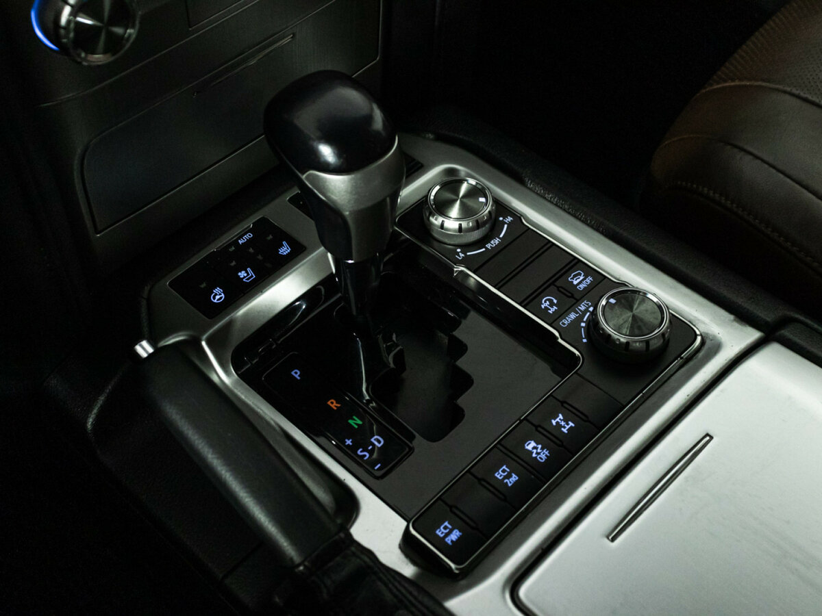 Toyota Land Cruiser 200 Series Рестайлинг 2, 2017 Фото №18