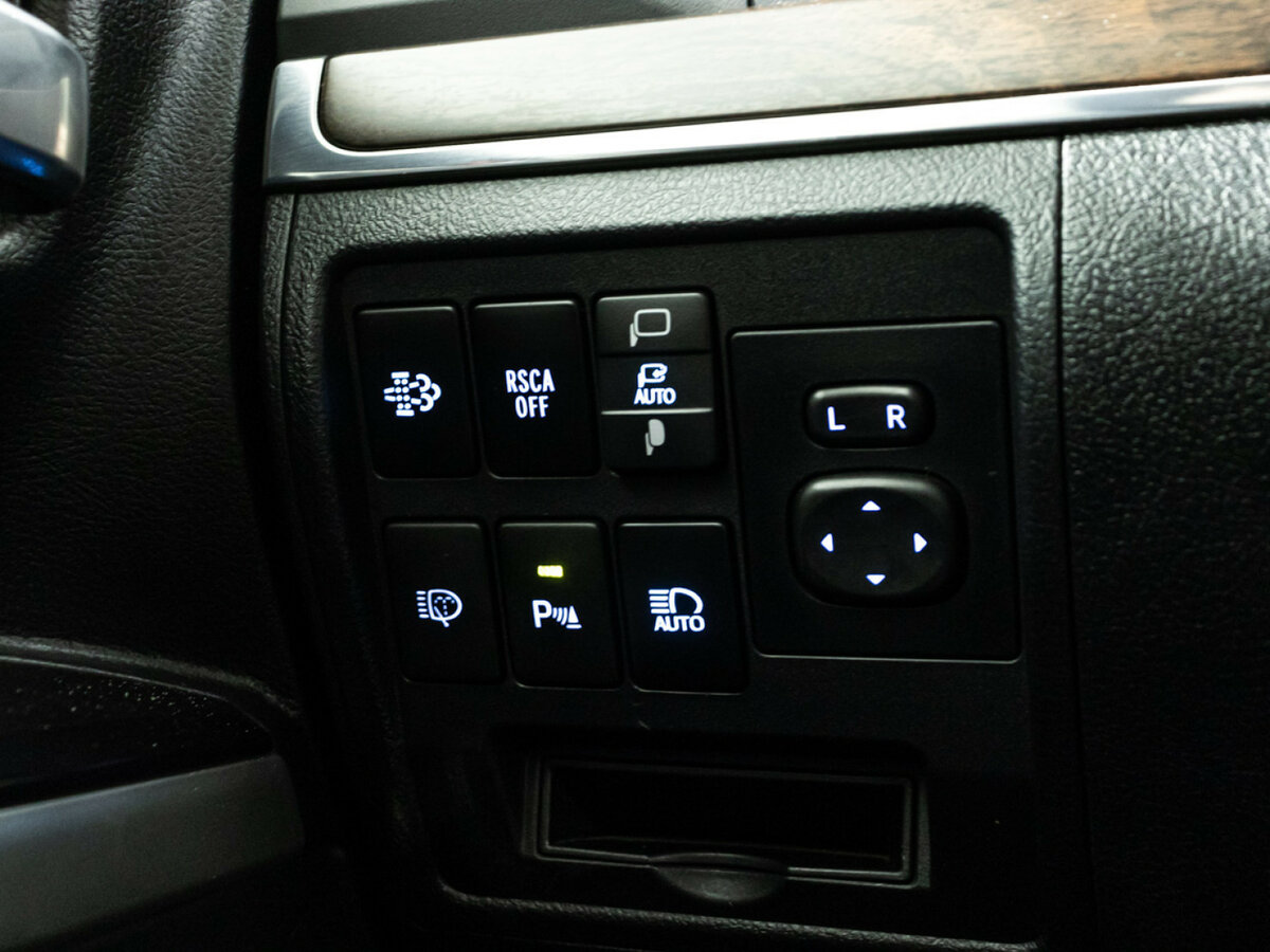 Toyota Land Cruiser 200 Series Рестайлинг 2, 2017 Фото №20