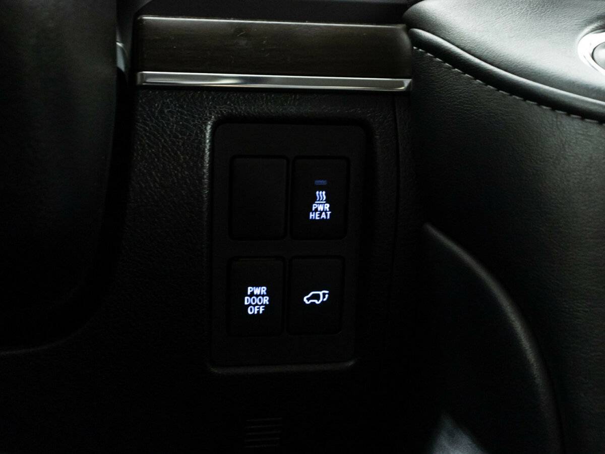 Toyota Land Cruiser 200 Series Рестайлинг 2, 2017 Фото №21