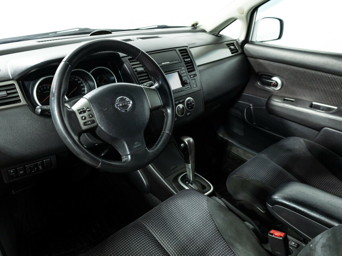 Nissan Tiida I Рестайлинг, 2010 Фото №11