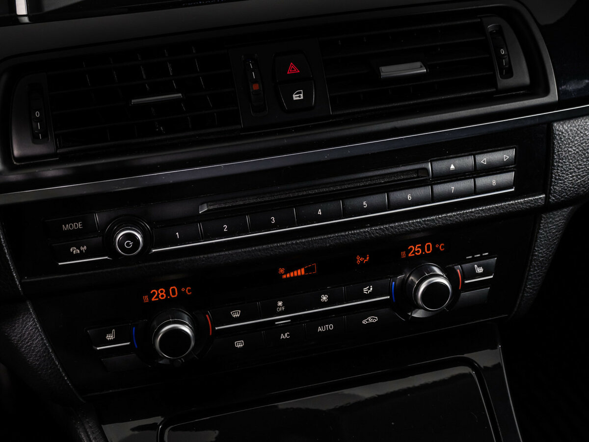 BMW 5 серии 520i VI (F10/F11/F07) Рестайлинг, 2015 Фото №17