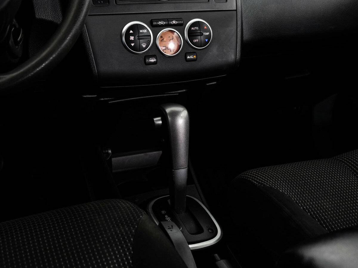 Nissan Tiida I, 2010 Фото №9