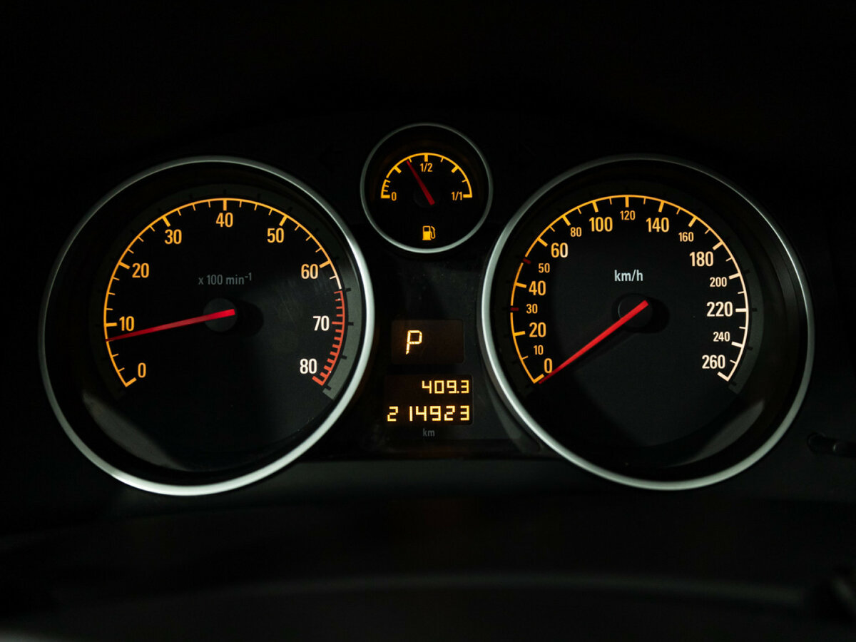 Opel Astra GTC H Рестайлинг, 2010 Фото №12