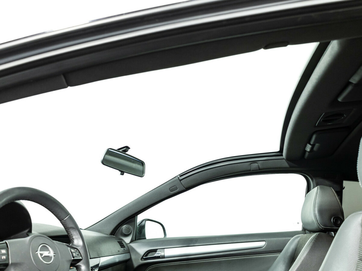 Opel Astra GTC H Рестайлинг, 2010 Фото №15