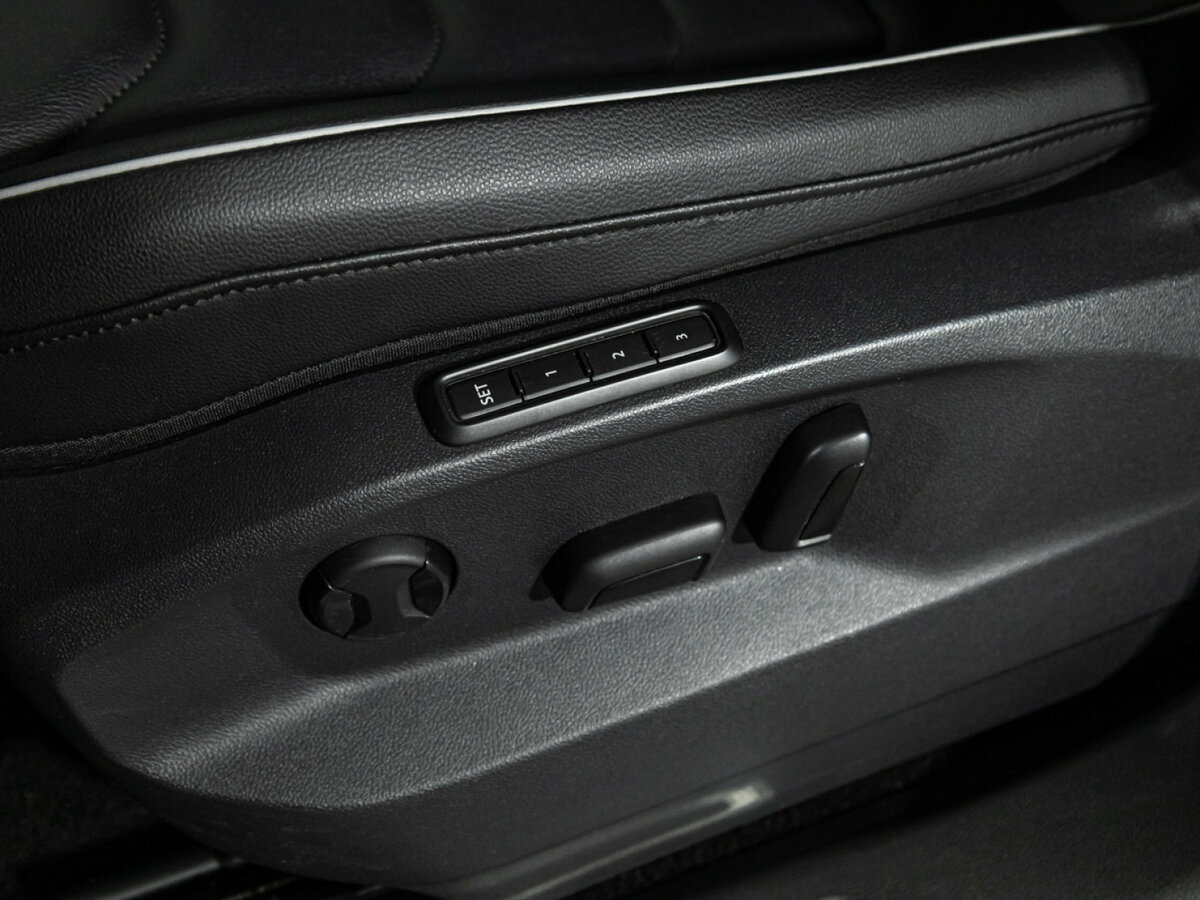 Volkswagen Tiguan II Рестайлинг, 2021 Фото №13