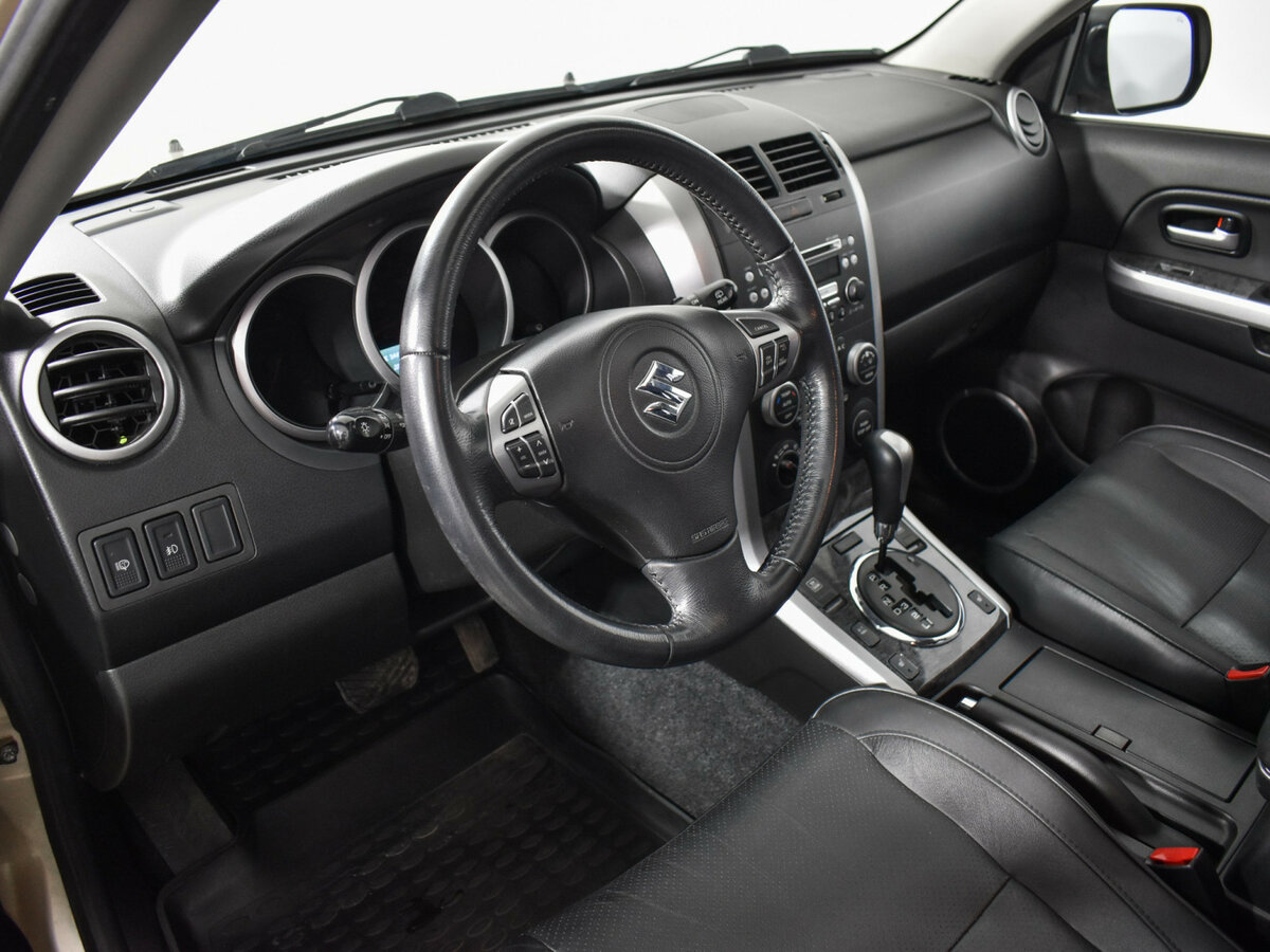 Suzuki Grand Vitara II Рестайлинг, 2010 Фото №9