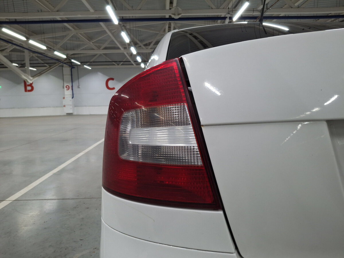 Skoda Octavia II (A5) Рестайлинг, 2011 Фото №9