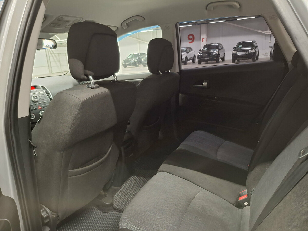 Kia Ceed I Рестайлинг, 2011 Фото №12